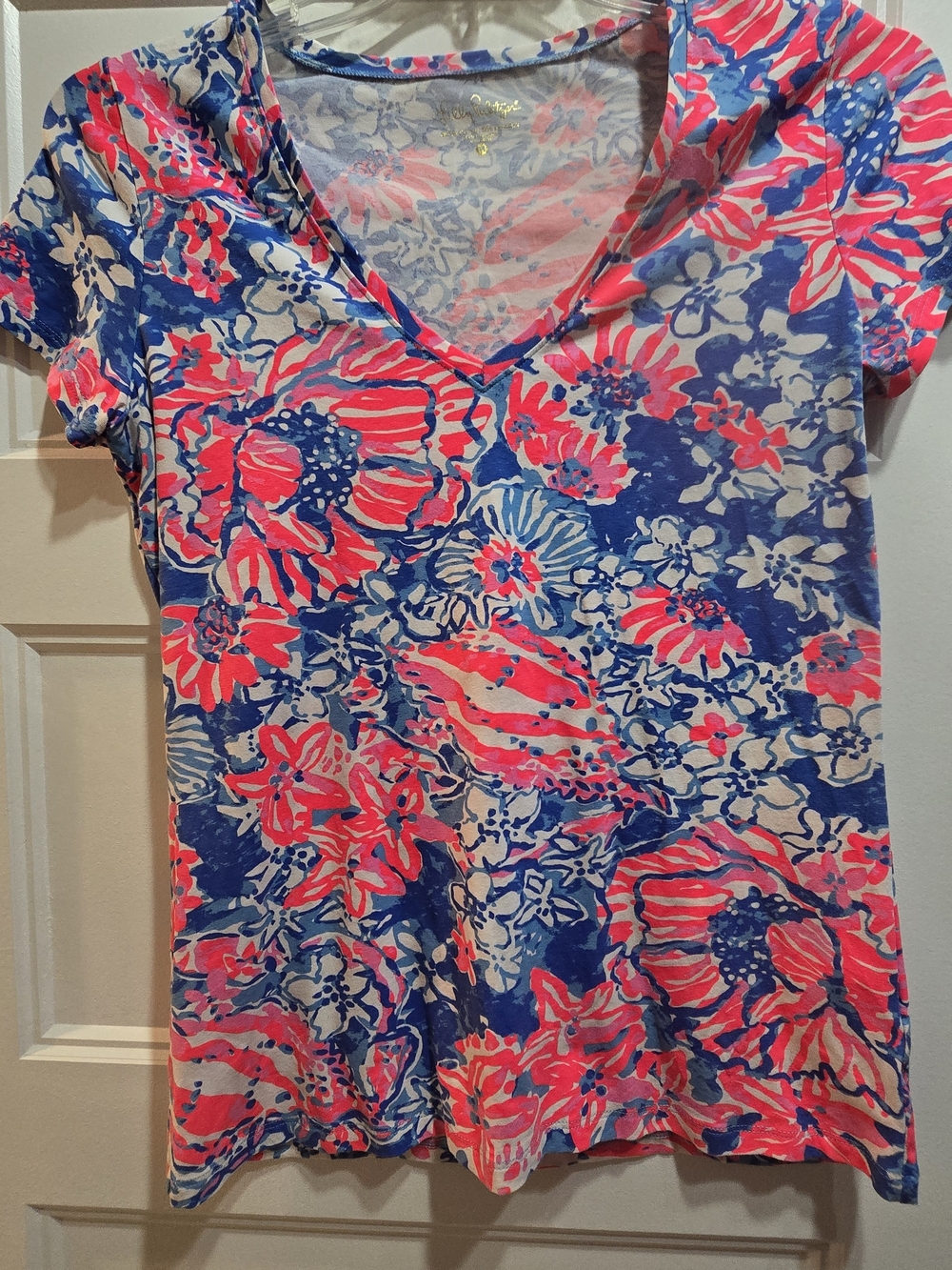Lilly Pulitzer Coral Pink & Blue Floral V-Neck Short Sleeve Tee Size M